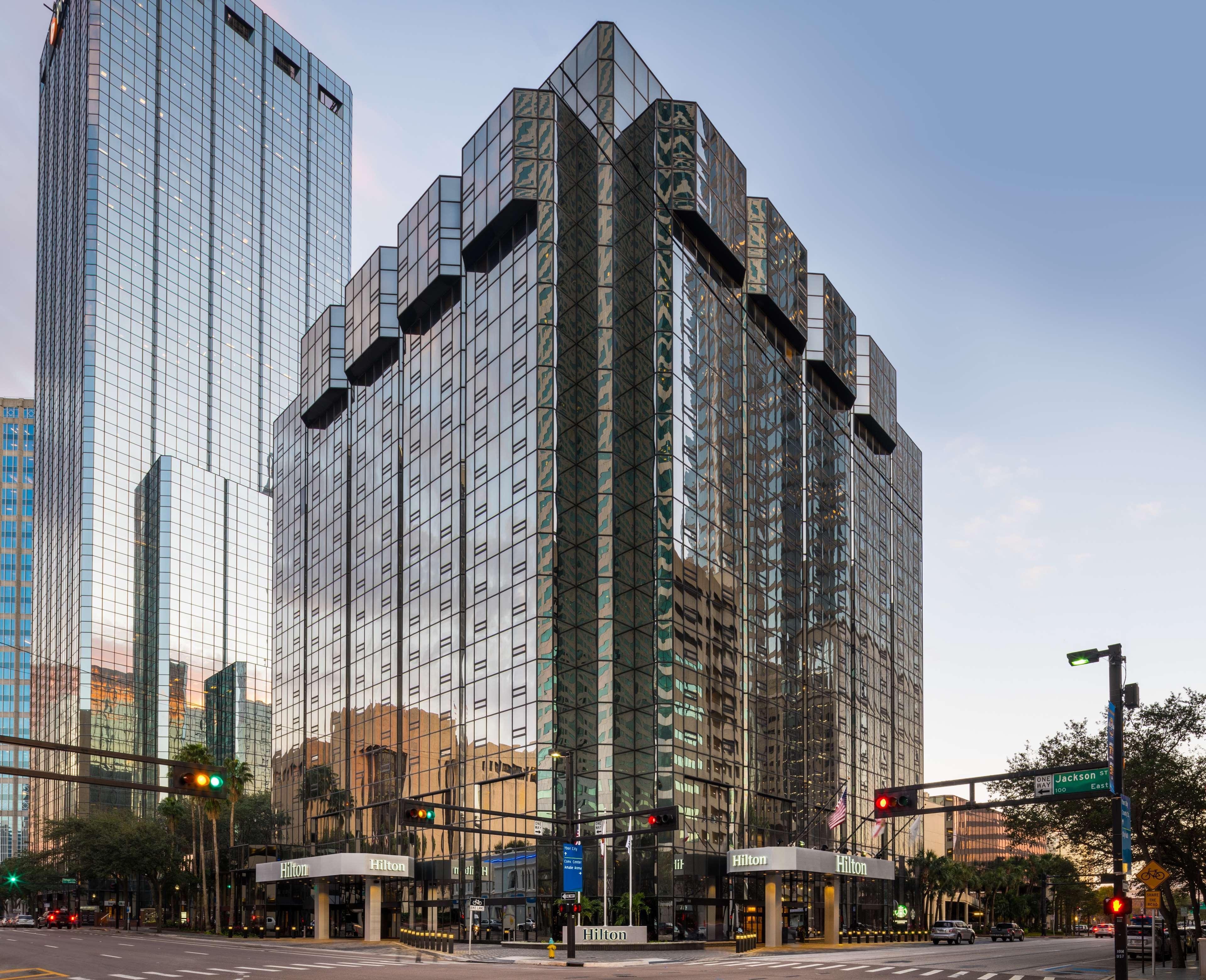 Отель Hilton Tampa Downtown Экстерьер фото